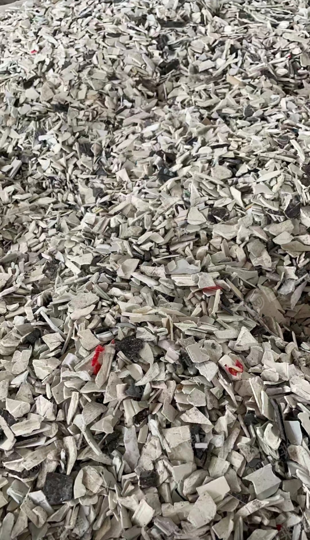 出售各种硬质PVC破碎料,原生塑钢破碎料,大小管破碎料