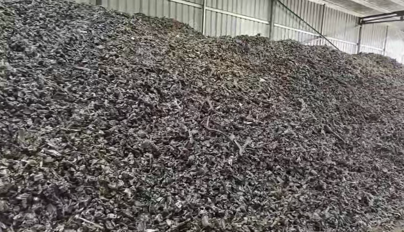 长期供应车篓子打的破碎料,一天产60吨左右,比重1.3