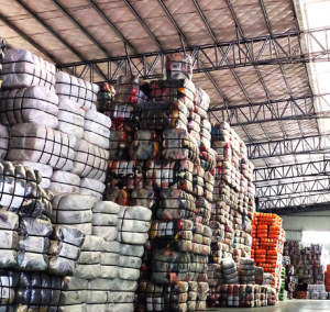 长期出售二手旧衣服，鞋子和包包