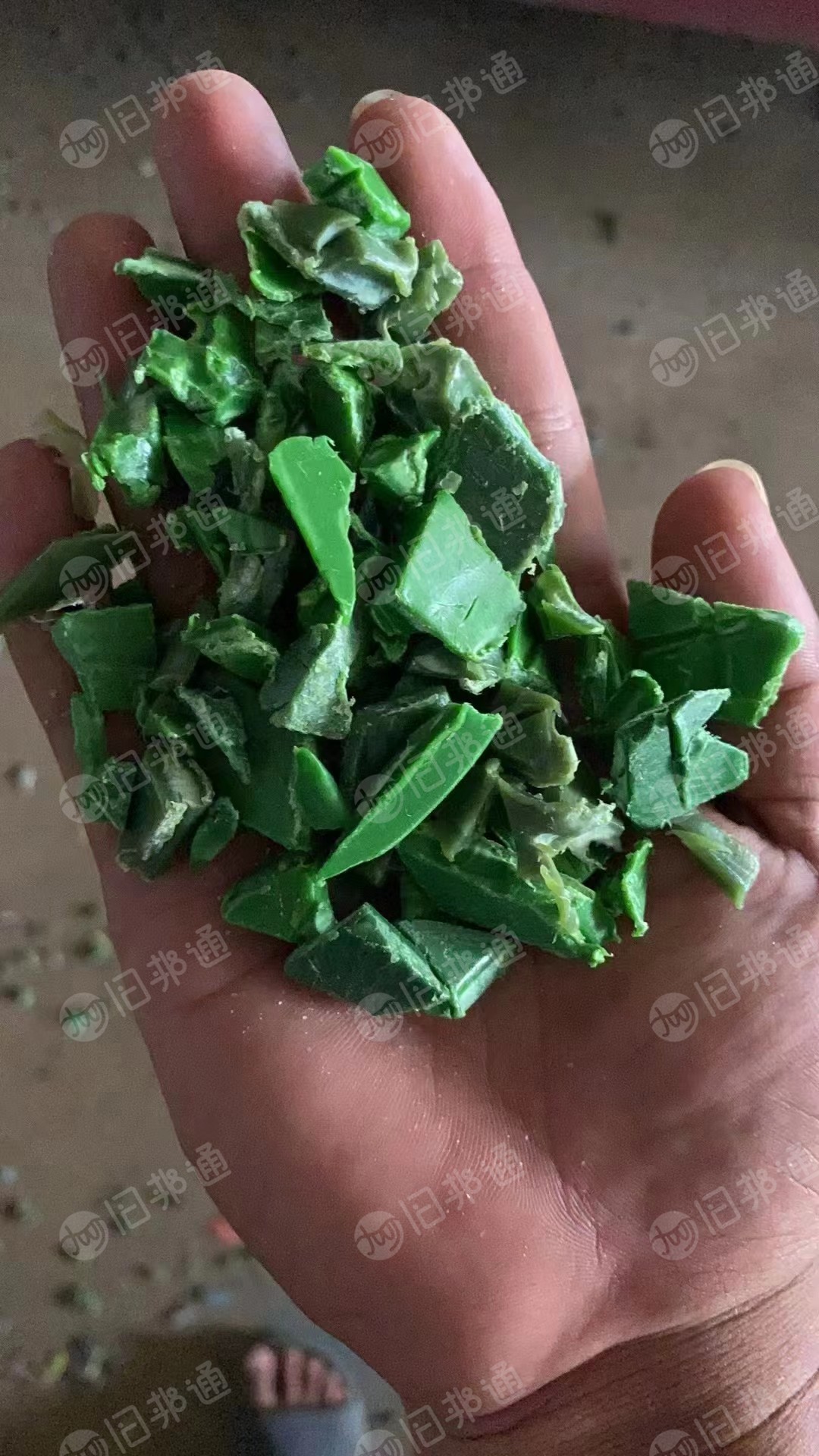 大量回收涂料桶破碎料,PP垃圾桶破碎料