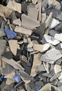 出售工作台门板破碎料，现货10吨左右