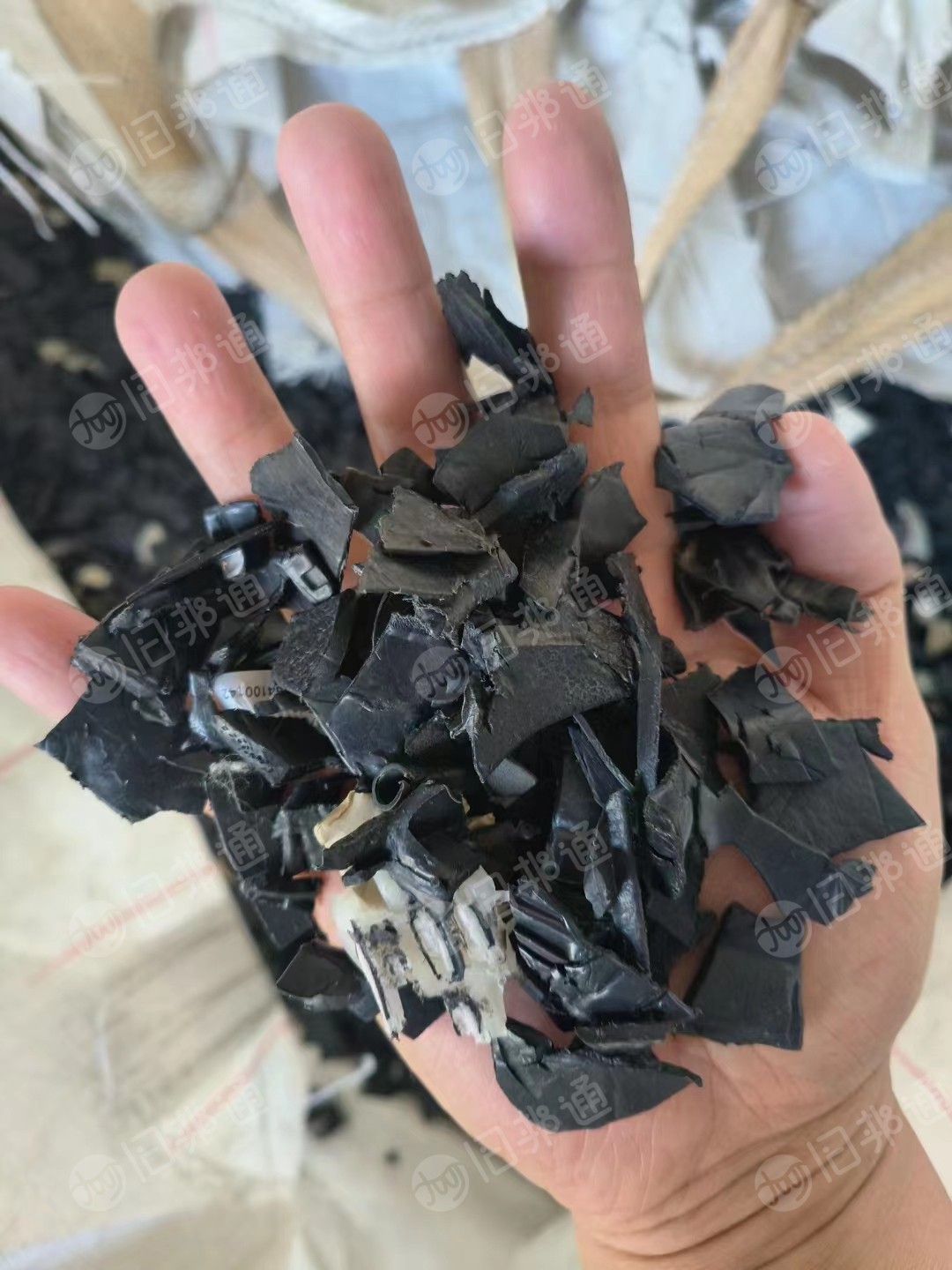 出售TPO气囊盖破碎料,也有TPEE材质的