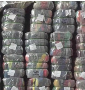 长期出售出口的优质冬装，精品夏装、现金结算，价格合理