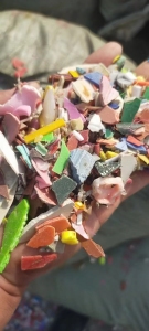 出售清洗干净过筛的的花丙沉底破碎料