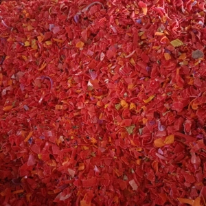 出售纯红瓶盖破碎料，直接上机拉丝或造粒都可以