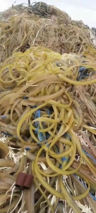 大量回收各种橡胶边角料，鸡爪料，电子胶，机头料，混炼胶，黑色橡胶，花色橡胶，操场跑道胶，等一切废橡胶