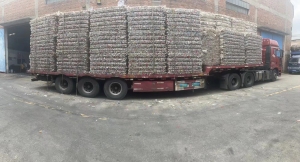 高价回收矿泉水瓶，纯白瓶砖，蓝白瓶砖