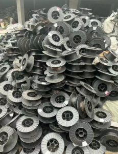 大量回收大小响料，焊丝盘毛料，玩具响料，家电外壳
