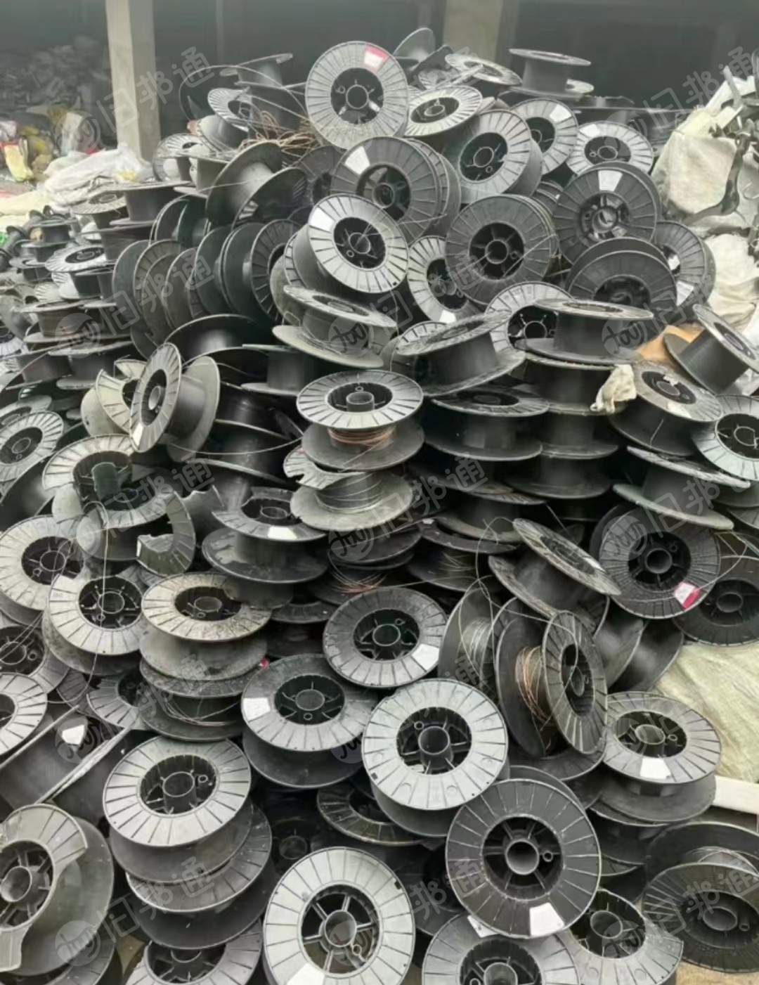 大量回收大小响料,焊丝盘毛料,玩具响料,家电外壳