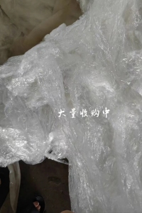 大量回收各种PE膜，缠绕膜，高压膜，原料袋等毛料