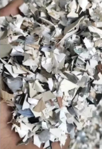 长期出售PVC墙纸破碎料，墙纸粉碎料