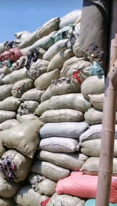 长期供应各种服装厂边角料，碎布！