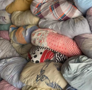 出售旧衣服夏装统货，鞋子、包包、羊毛、白布、羽绒服等；