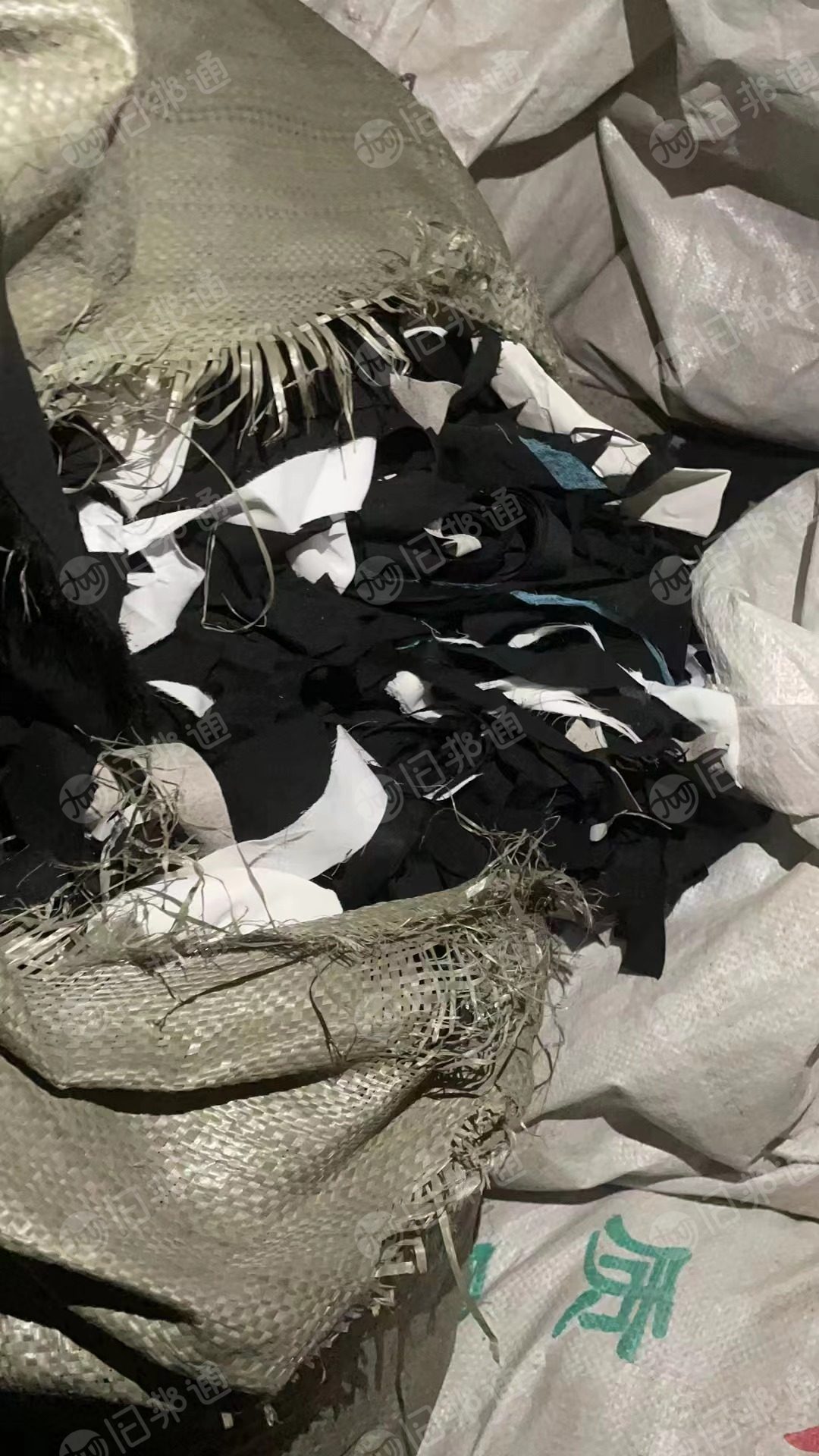 出售服装厂下脚料,废布料 ,杂布头,可开花做毛毡,也可燃烧用