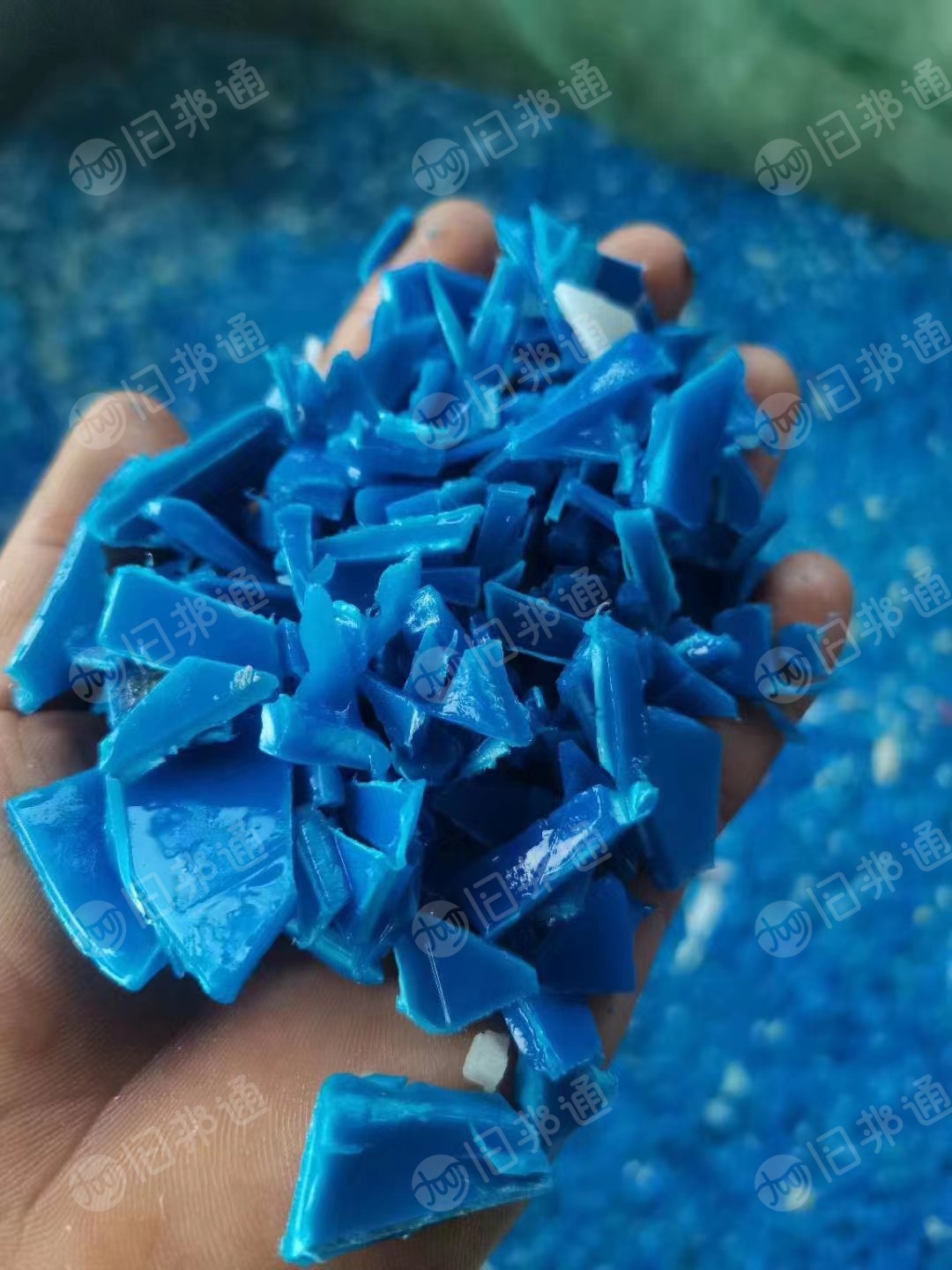 大量回收大小蓝桶破碎料,元素小蓝桶破碎料