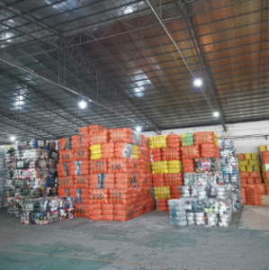 广东大量优质旧衣出口，严格分类，层层筛选，不漏过一件A货，不允许一件垃圾混淆。