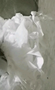 长期出售白色卫生巾复合边角料，pet复pe，造粒用，现货70吨