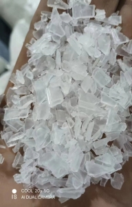 回收干净的透明丙破碎料，吊瓶破碎料