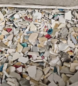 常年出售PP洗衣机壳破碎料，ABS,PS静电筛选清洗甩干料