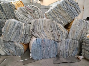 出售透明软质PVC膜废料，有胶