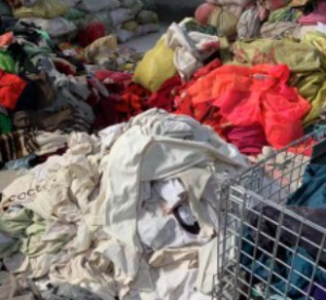 有各类衣服，夏装，秋冬装，拉链，毛衣，白料欢迎各位老板前来洽谈