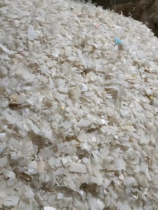 出售透明乙破碎料，酱油壶尿素桶破碎料