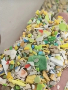 出售静电分选花丙盐漂料，白丙盐漂料，红黄丙破碎料，蓝绿丙破碎料