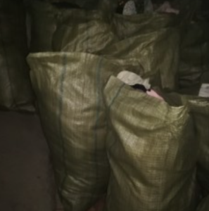 现有大量夏装，鞋子，欢迎有实力的老板来看货。