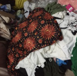 夏装，冬装，毛毯，鞋子，月供30-50吨，寻长期合作旧衣服出口工厂