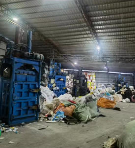 常年出售破碎过的箱包布料和各色涤纶造粒布，颜色齐