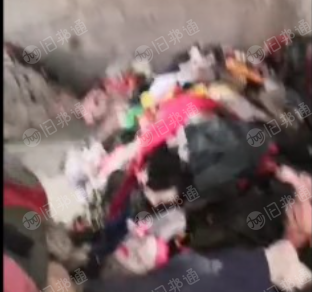 出售分拣的夏装秋冬装白料毛衣羽绒服以及废料等,便宜处理