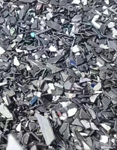 长期出售保险杠破碎料，小车内饰破碎料