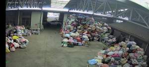 羽绒服2万件，要的联系，山东青岛提货！