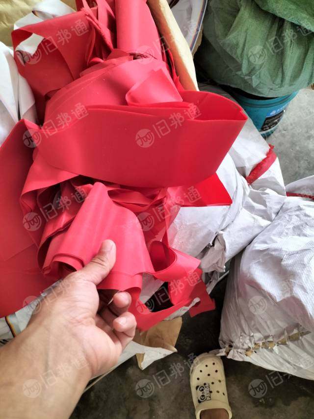 安徽芜湖出售一批化纤废布料,看上的联系!