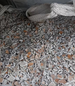 出售PVC新地板粉碎料，干净无杂质