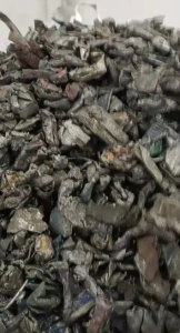 长期供应大油桶破碎料，铁桶破碎料