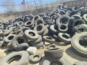 大量收购各种废旧轮胎，橡胶制品，大小钢丝胎