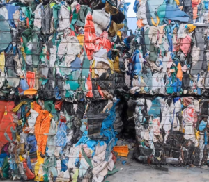 长期出售聚丙压块，工程丙压块，涂料桶压块等