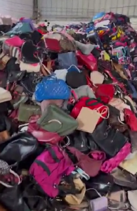 河南郑州出包包柜子一条，看上的联系！