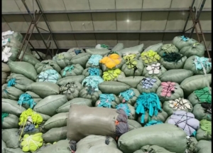 长期供应涤棉单色纺纱原料，需要的联系！