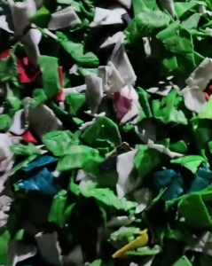 长期出售涂料桶破碎料