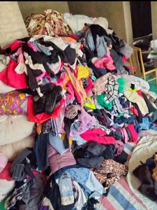 出售旧衣服统货，旧鞋,旧包包，被罩床单，棉被丝绵被等