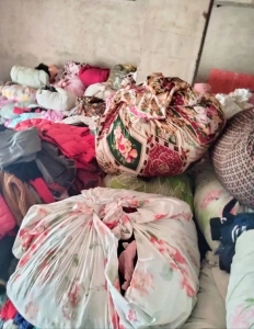 周口市商水县长期出售旧衣服统货鞋子包包，床上用品，需要的联系!