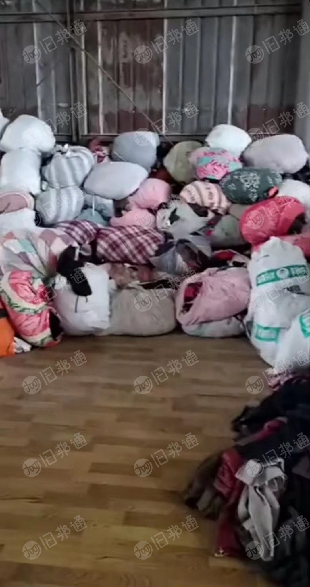 出售旧衣服统货,垃圾牛仔,箱子货长年有货!