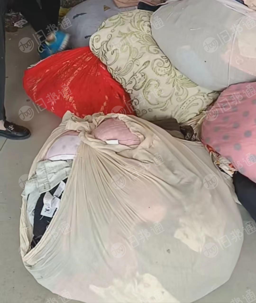 长期出售分拣好的旧衣服夏装,冬装,床单被罩等!