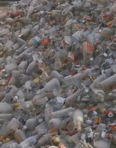 长期出售高白料、普白料、杂纯绿、白瓷、平板等各种废玻璃