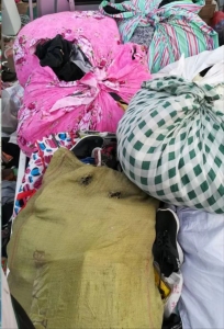 长期供应分拣好的旧衣服夏装，鞋子，包包，棉被！