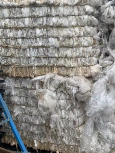 出售水洗缠绕膜废料，粘膜废料