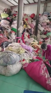 长期供应夏装,冬装,大白,黑料,鞋子包包