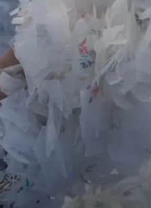 长期出售白壶破碎、大小蓝桶破碎料、机油壶破碎料